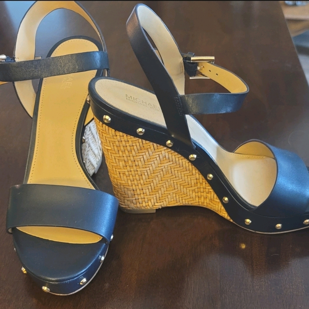 MK Ellen Wedge Size 8.5 Never Worn